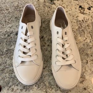 White sneakers size 8